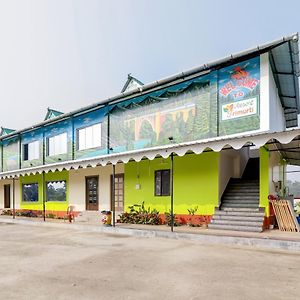 Resort Trimurti
